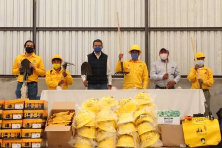 Entrega Semaccdet, Cofom y WWF equipamiento a brigadistas que cuidan de la Mariposa Monarca     